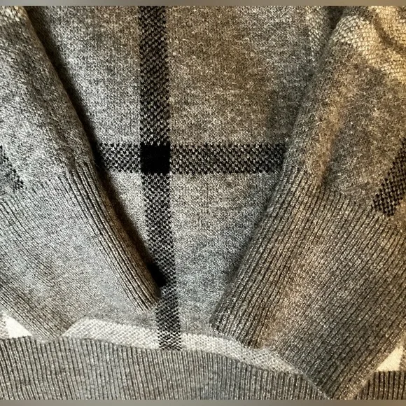 TAHARI Gray Windowpane Pattern Crew Neck Knit Sweater- Size Small - Picture 5 of 7